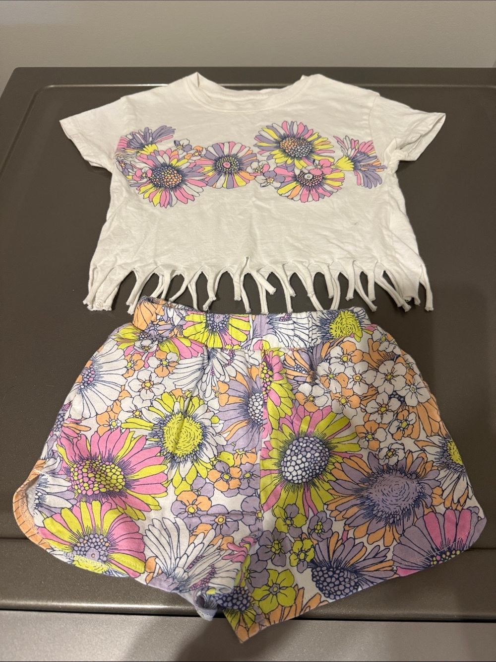 Baby GAP -Floral Print Shorts & Matching Shirt. Size 3 Years.